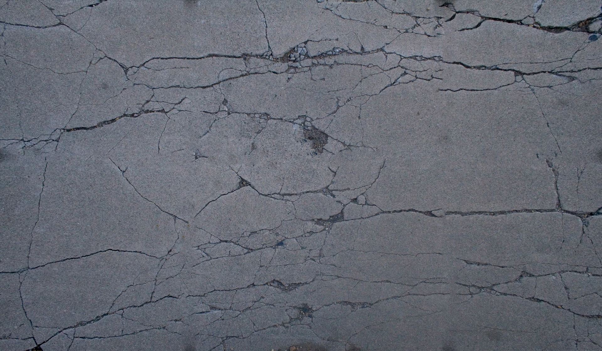 hrt-concrete-wall-01.jpg -  by Craig Smith